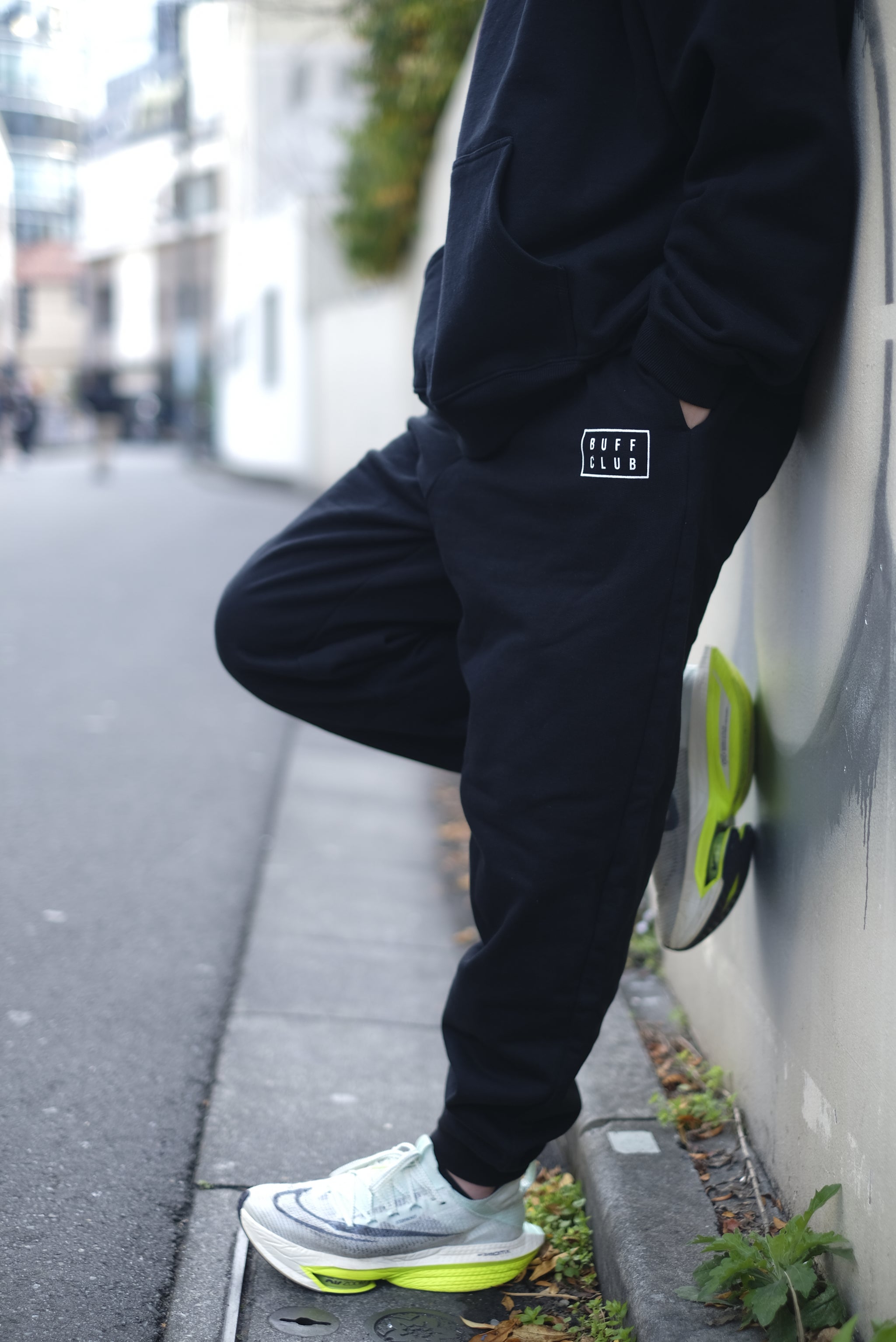 再販】BUFF CLUB スクエアロゴスウェットパンツ